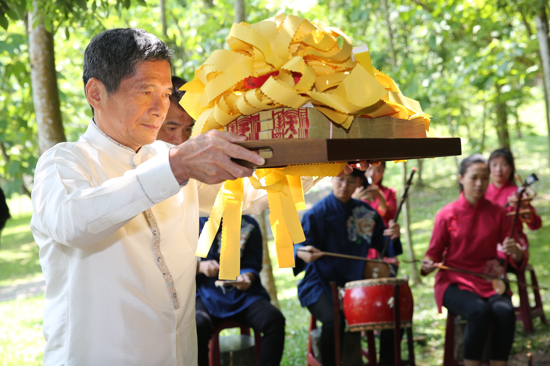 20200417客委會李主委祭祀泥崎伯公，為2020客家桐花祭正式揭開序幕。