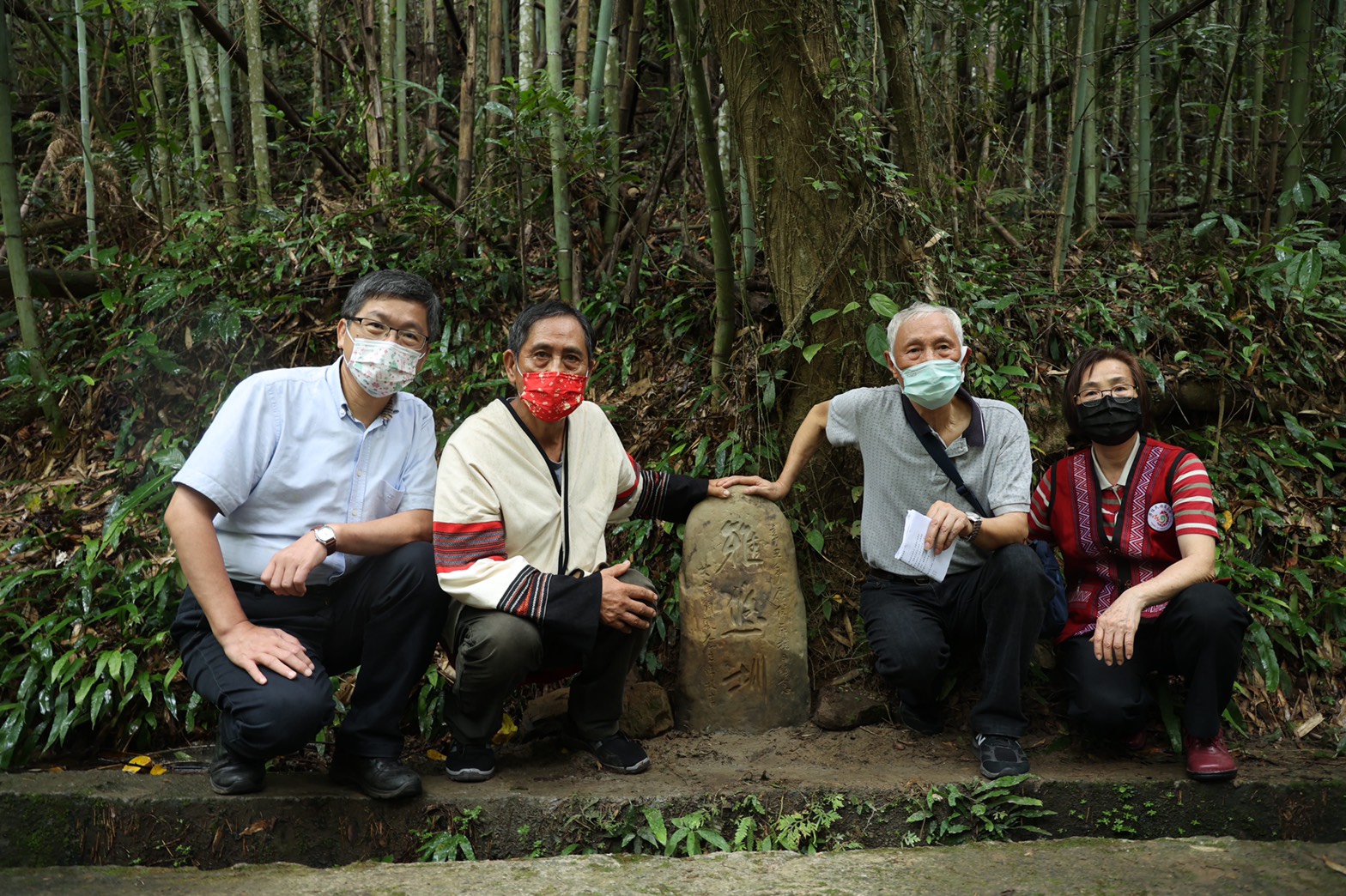 客家委員會「客家向原住民族致敬系列活動」今（31）日於苗栗大湖雅悠圳舉辦立碑石儀式。