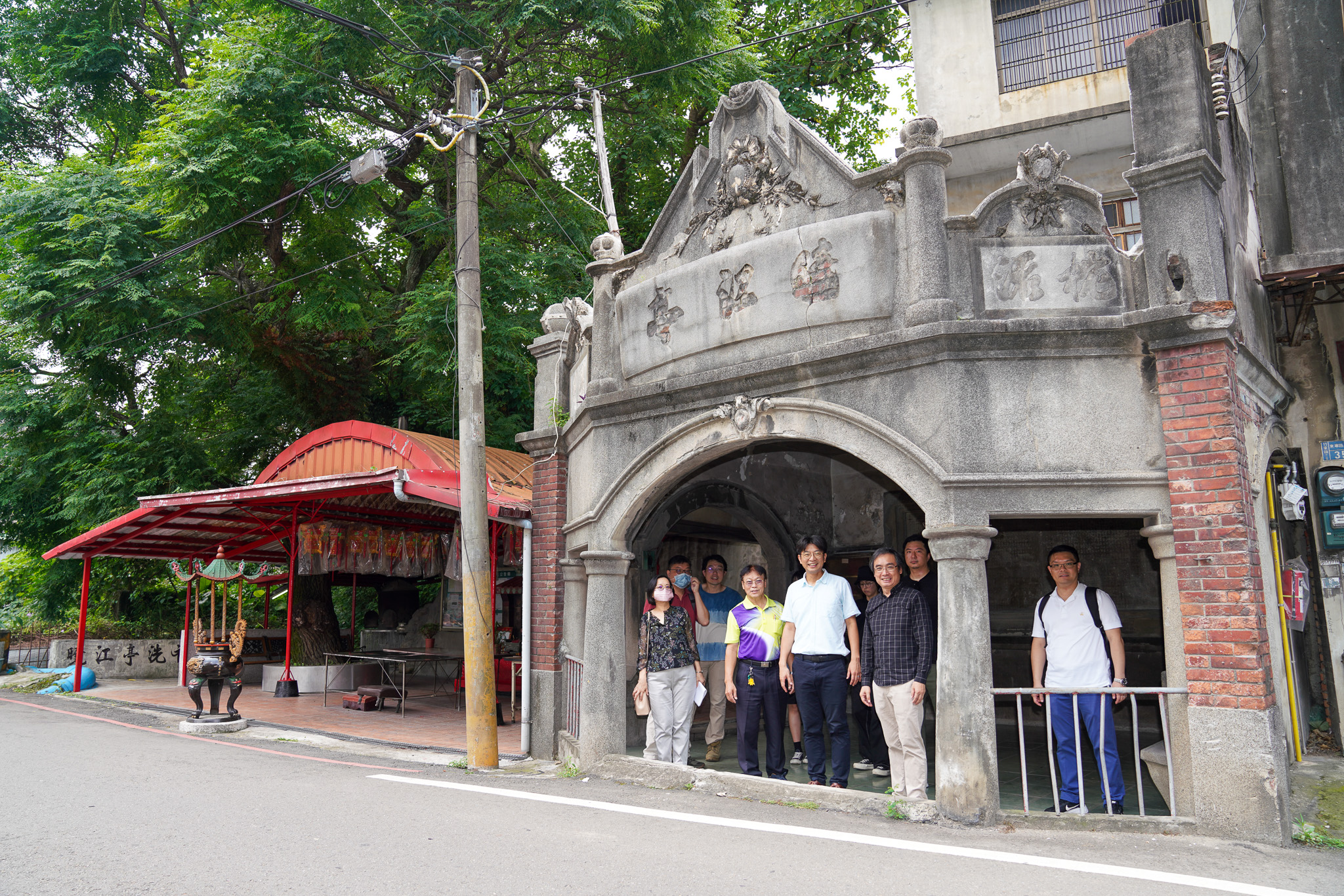 圖3 周副主委與設計導入團隊走訪曉江亭.jpg