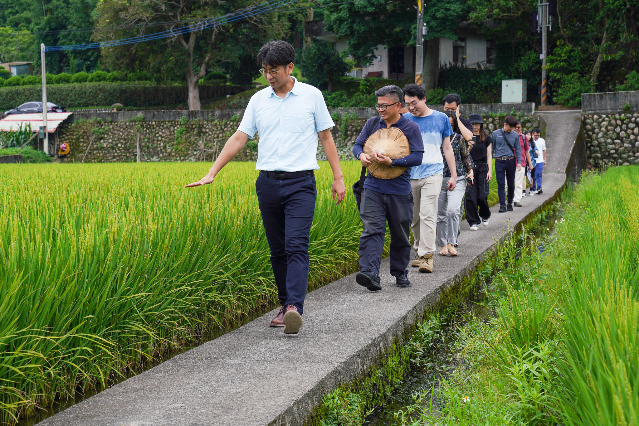 圖4 周副主委與設計導入團隊走訪竹東及關西作品點位。.jpg