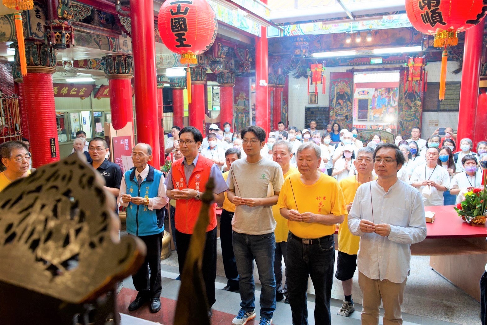 圖3 現場長官來賓及「浪漫志工」們齊聚惠昌宮，共同向三山國王祈福展期期間平安順利。.jpg