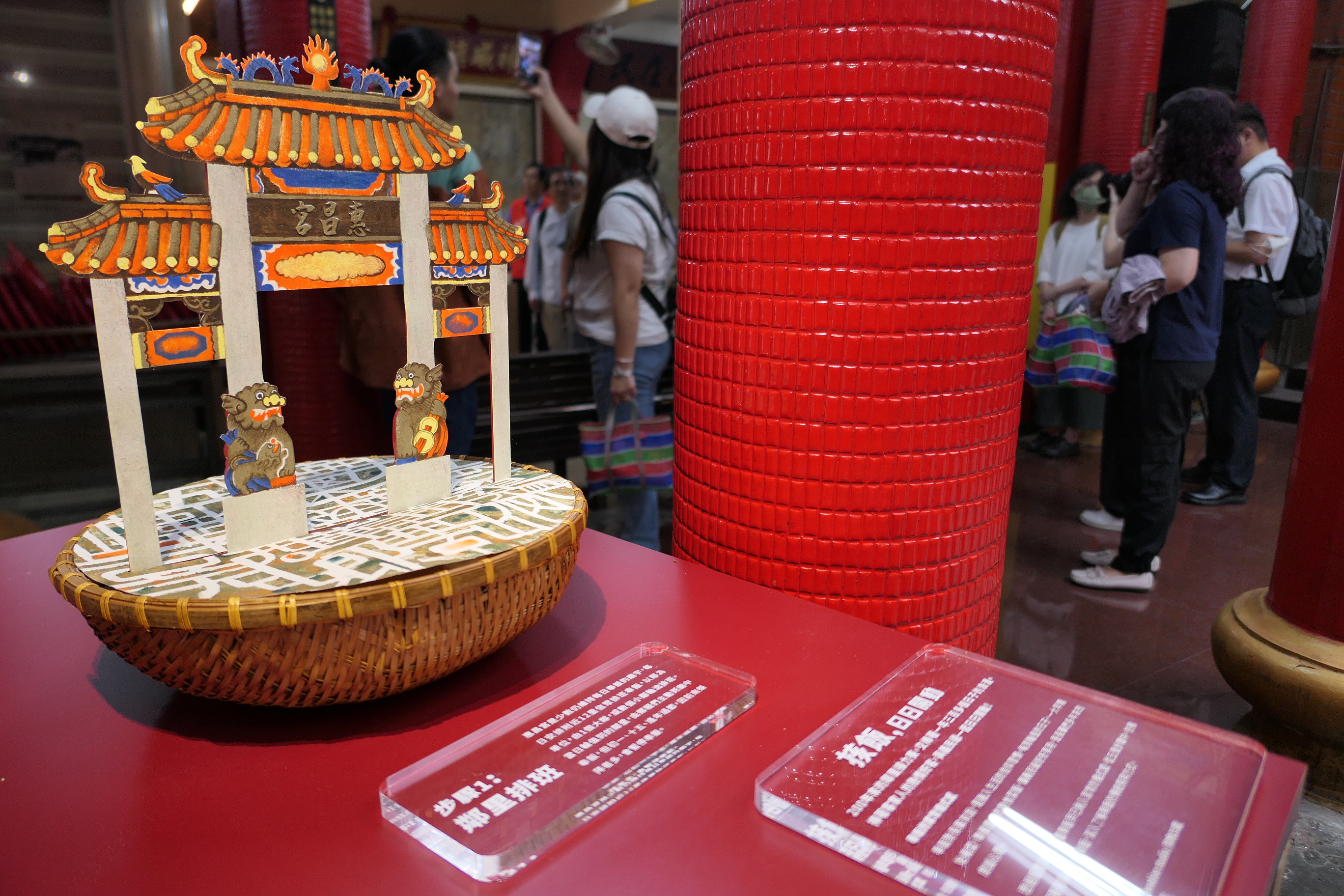 圖7 透過供桌展示、影像、奉飯體驗與空間導讀等方式，讓一般民眾輕鬆閱讀一座客家廟宇.jpg