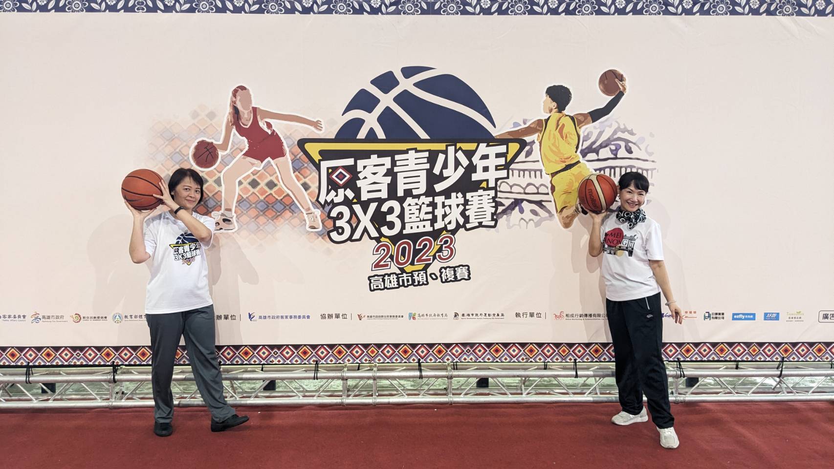 圖4 客委會廖育珮主任秘書前往高雄市立青少年籃球場，為選手送上祝福.jpg