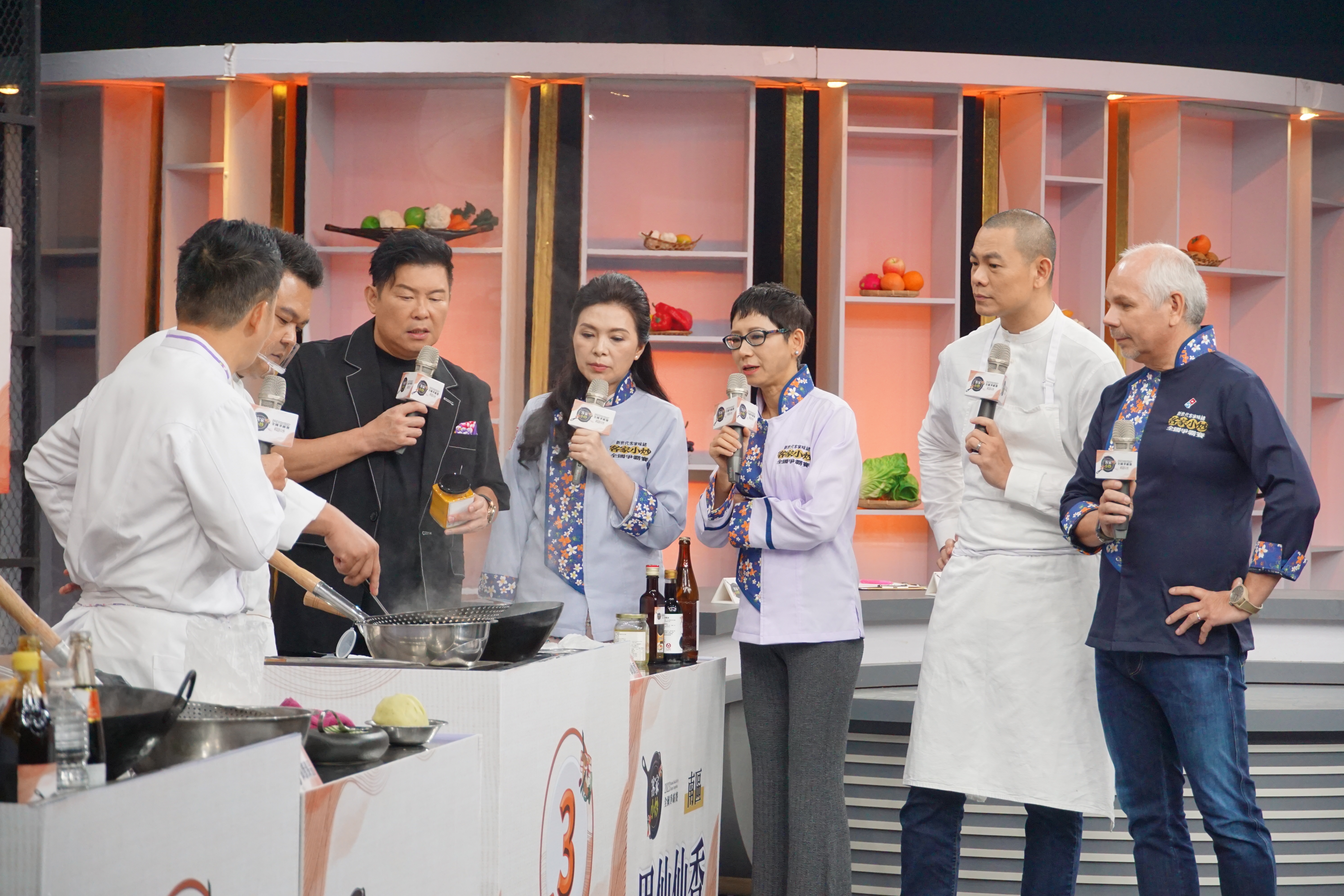圖2 評審與選手互動.jpg