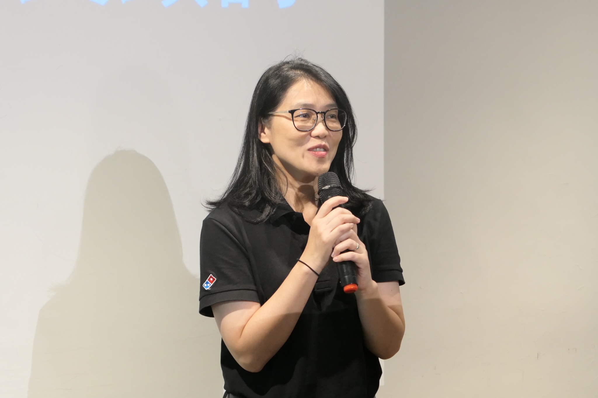 圖3 達美樂行銷長李嘉惠致詞.jpg