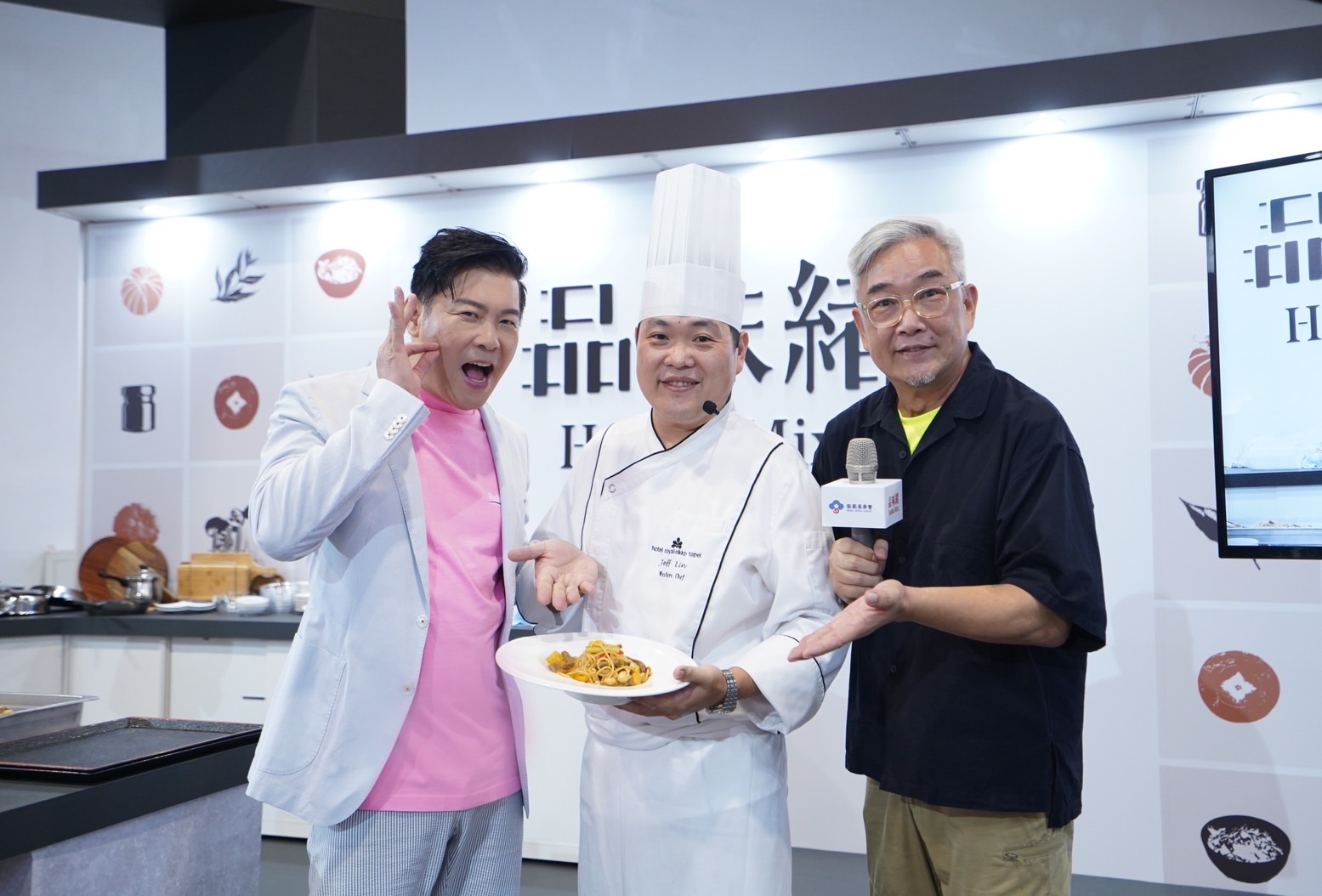 圖5 台北老爺酒店林繼正主廚將桔醬完美的結合義大利麵，讓身為型男大主廚的曾國城大讚美味。.jpg