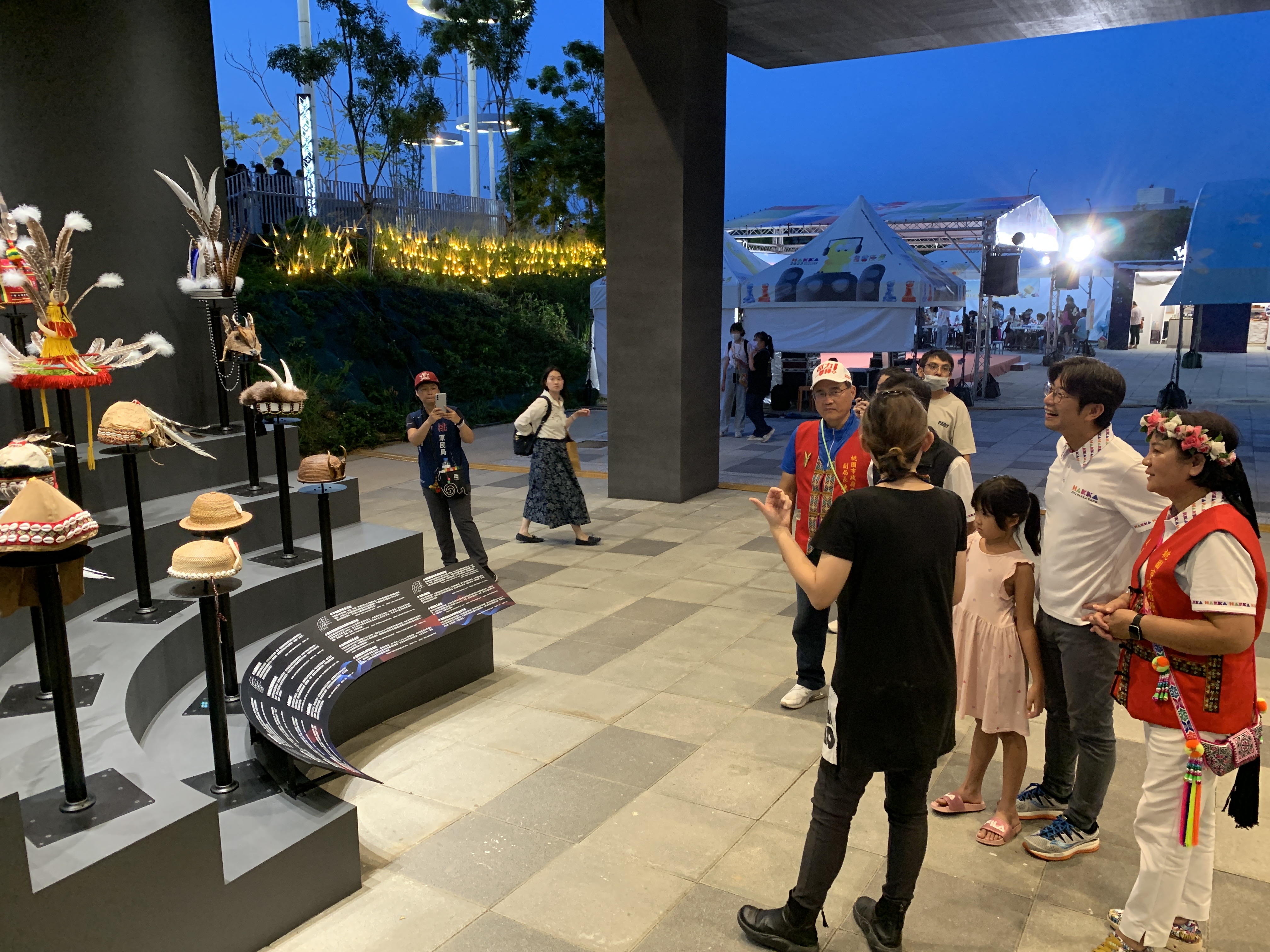 周副主委參觀我族榮耀特展.jpg