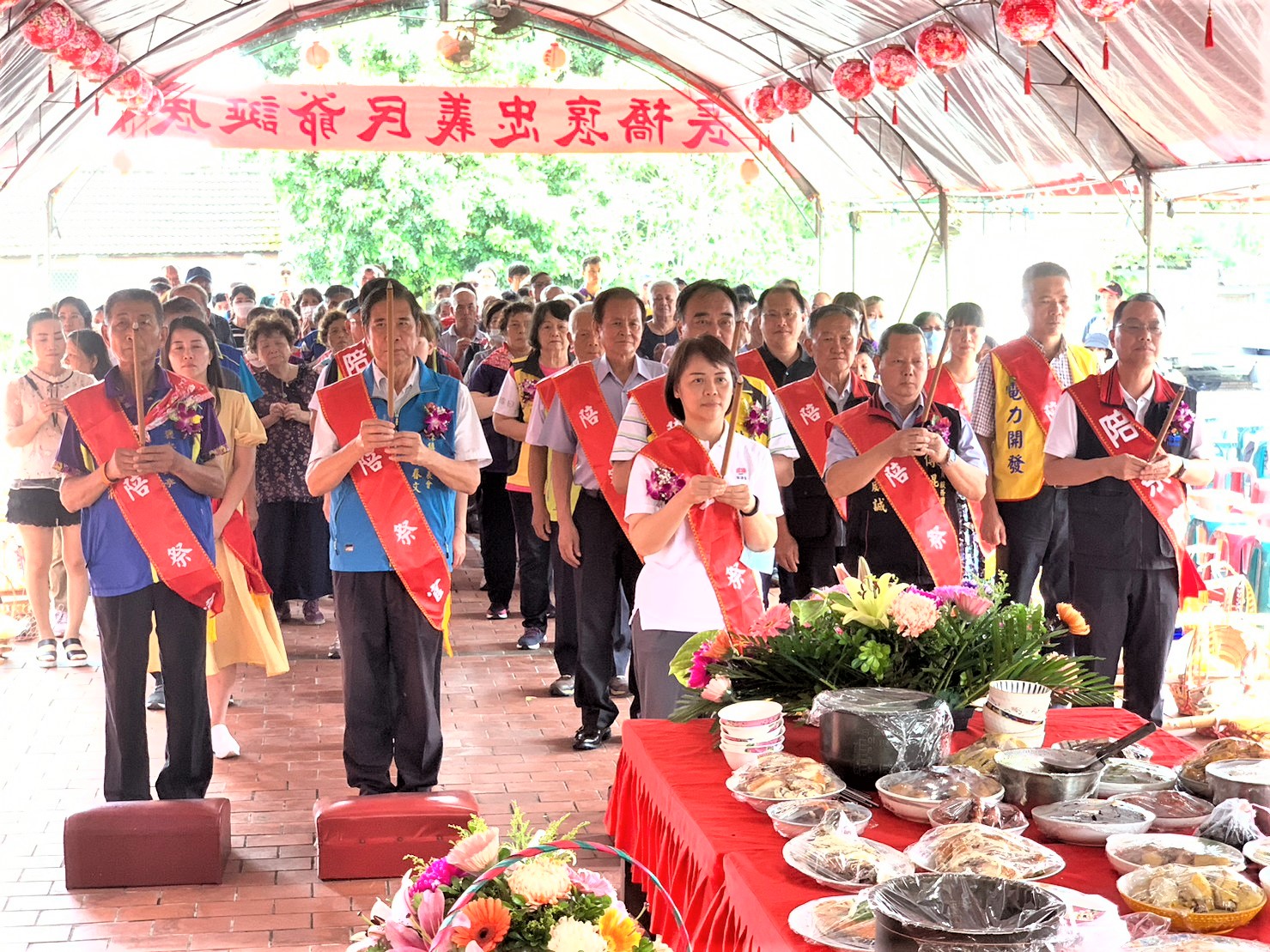 圖1客委會主祕廖育珮擔任主祭官祭拜義民爺.jpg