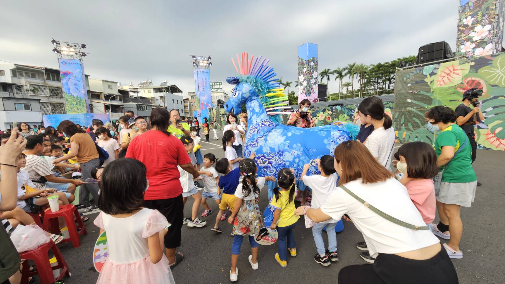 雨馬深受大小朋友喜愛.jpg