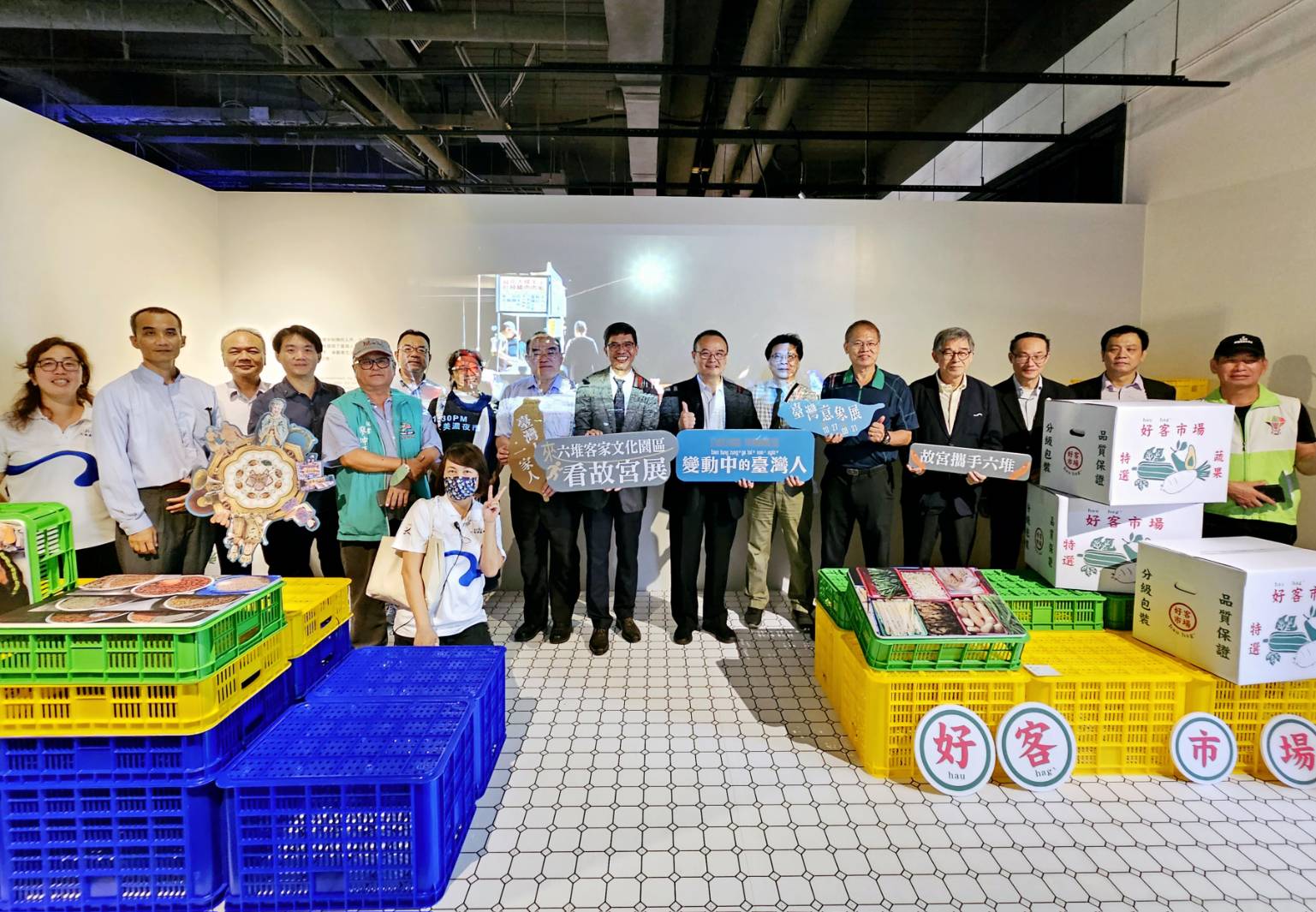 圖6  「臺灣意象-變動中的臺灣人」數位展-開展貴賓於展區合影.jpg