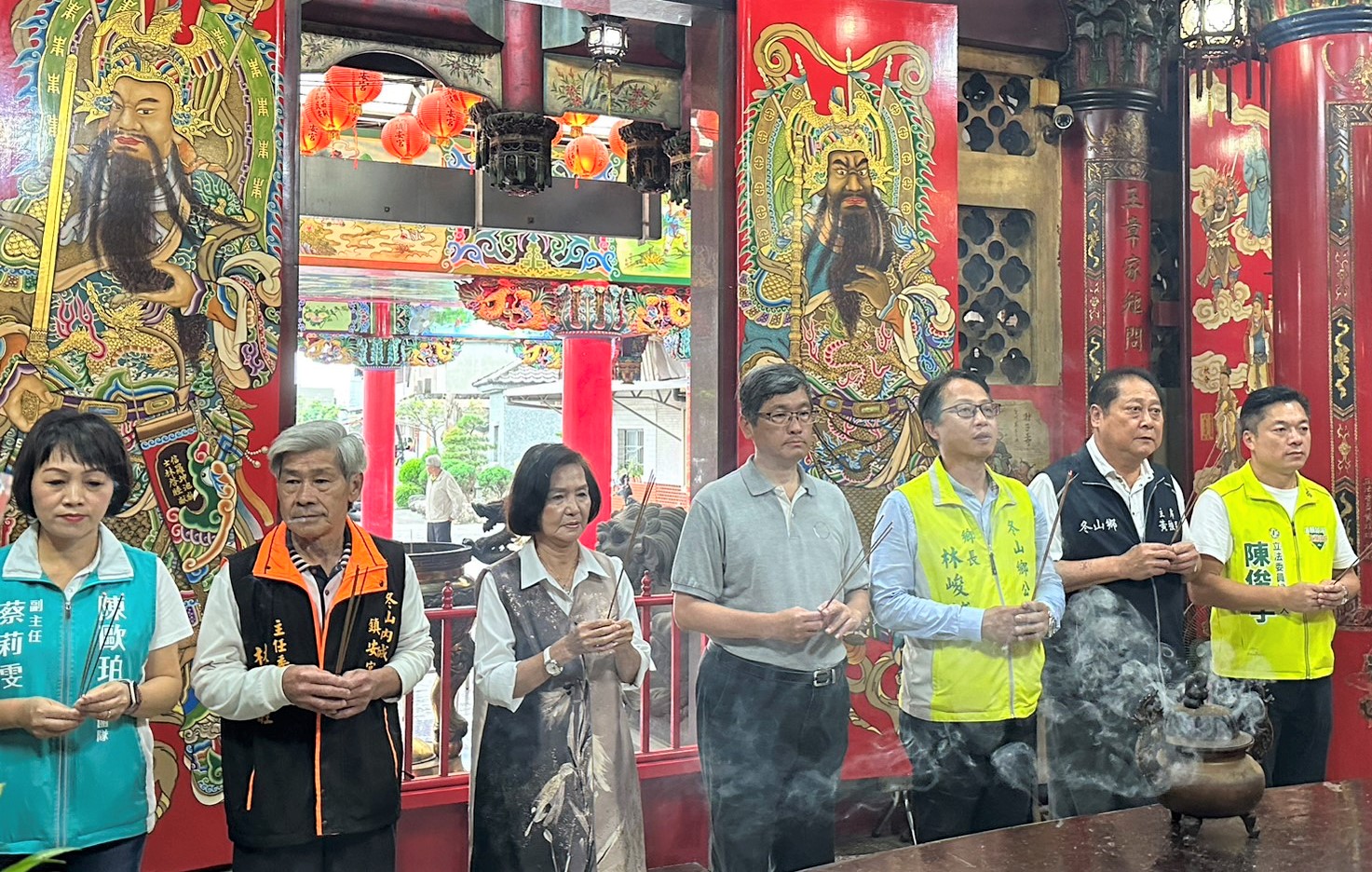 圖5 客委會楊長鎮主委現勘暨參拜內城鎮安宮三山國王.jpg