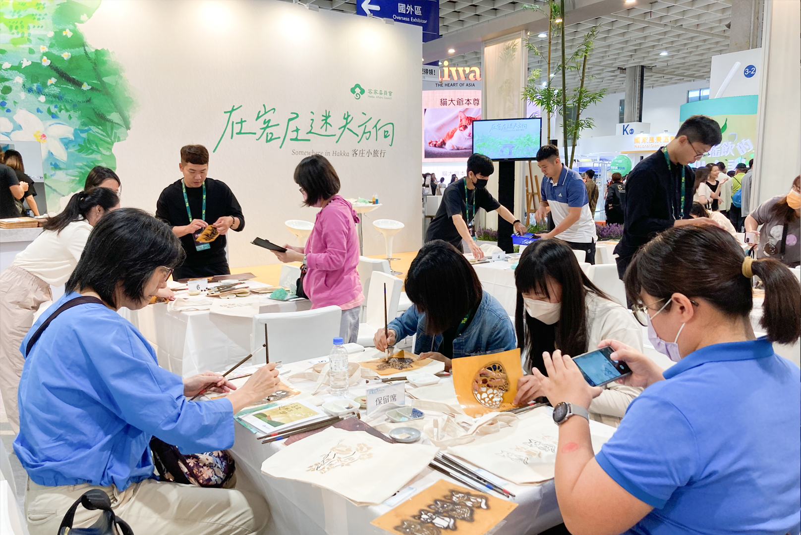 圖9客家主題館開幕首日即有民眾踴躍參與手作活動.jpg