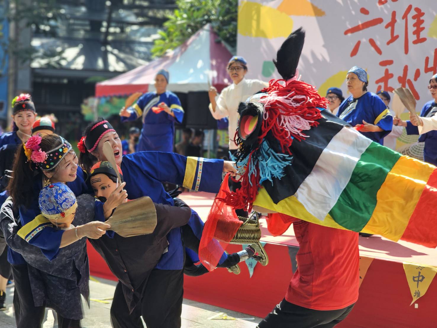圖2   2023六堆秋收祭-六堆靚靚 秋收蓋鬧，內埔鄉新北勢客家歌謠協會公揹婆表演.jpg