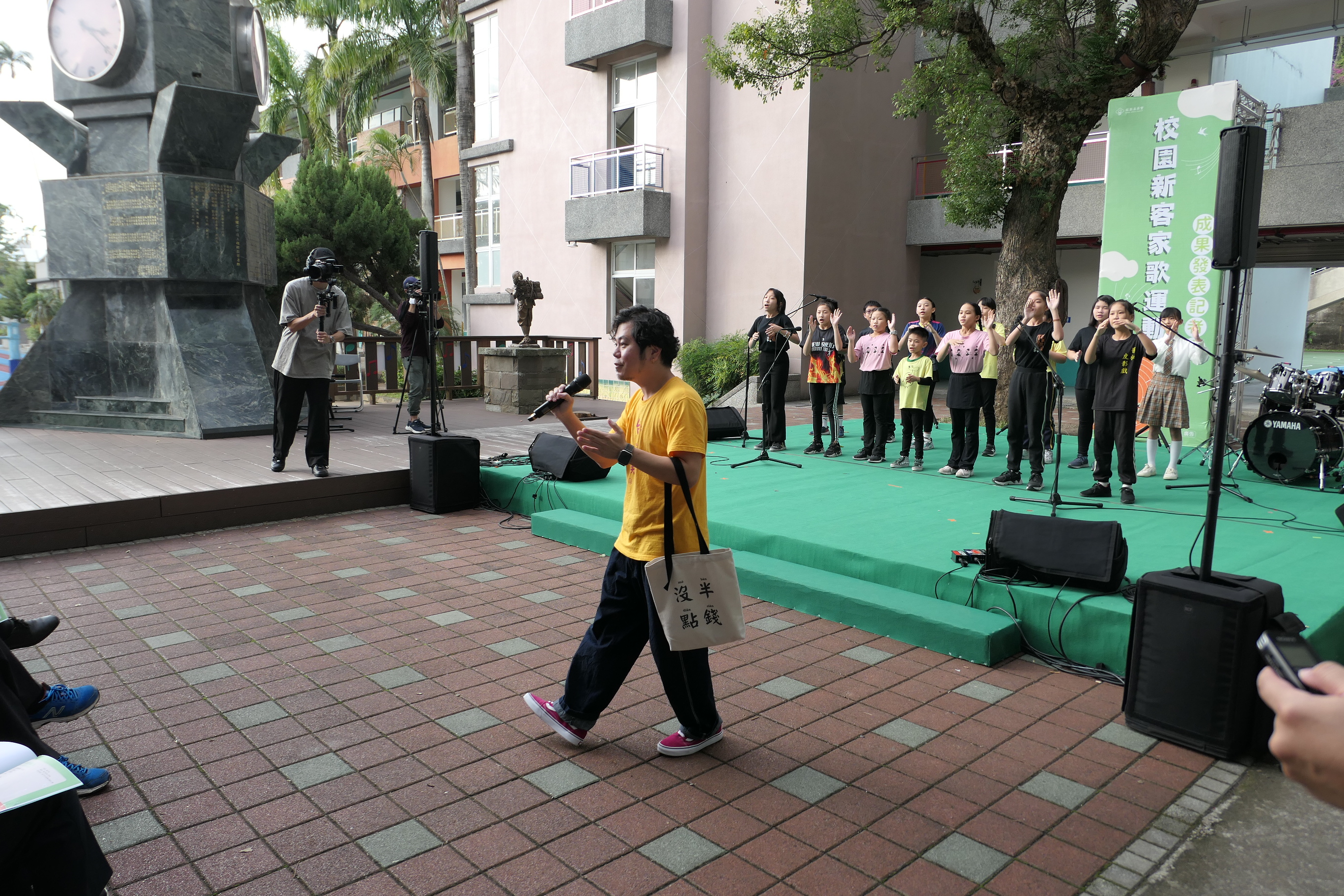圖6黃子軒與新竹市北區舊社國小表演《舊社細人》.JPG