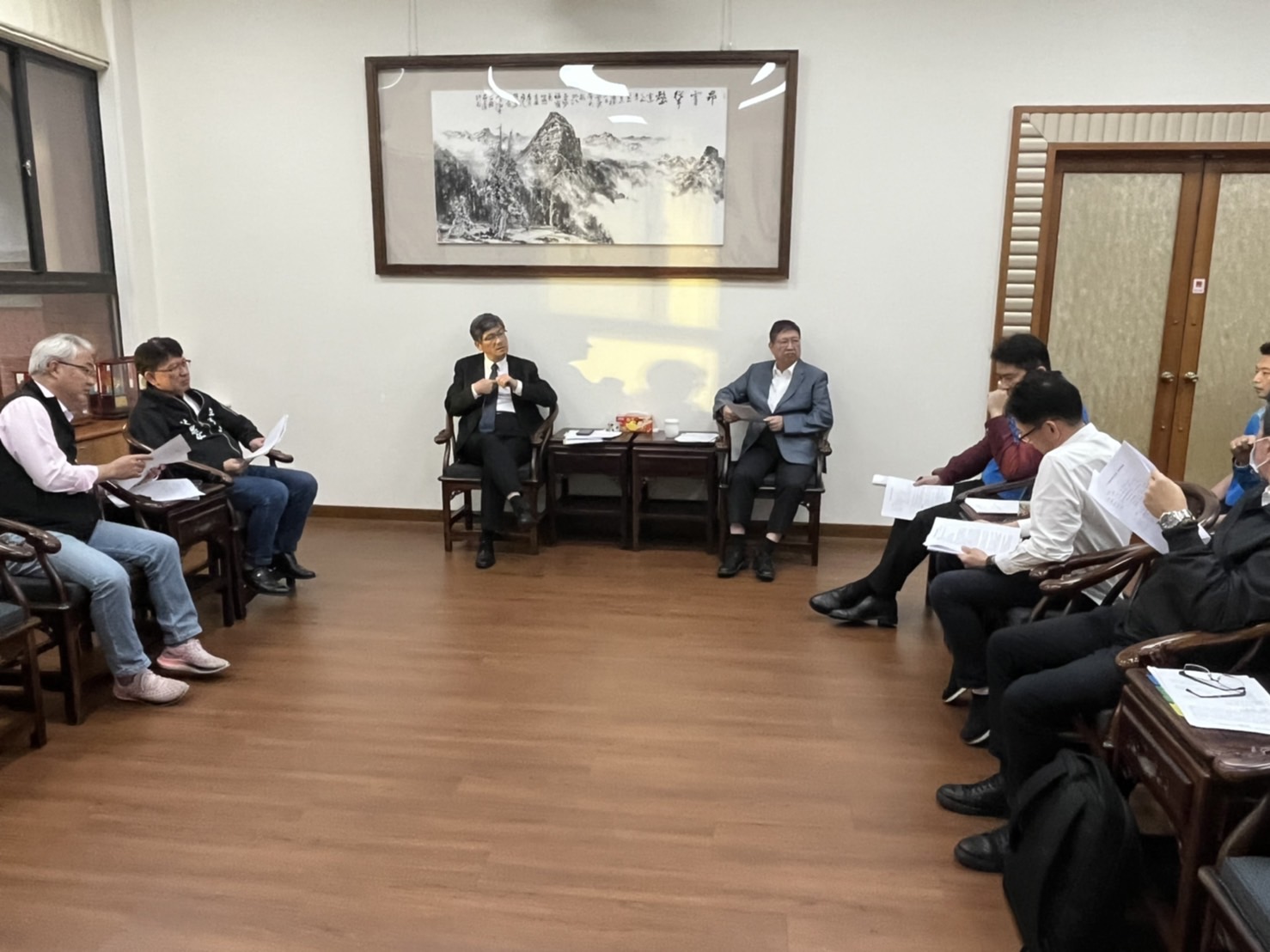 圖4 楊主委拜訪楊縣長，關切北埔「新姜天水堂」指定文資案等.jpg