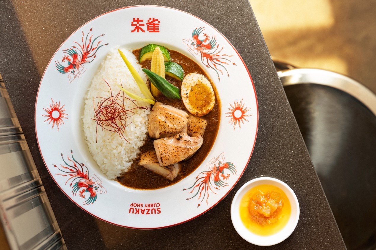 圖4 入住「Alife」的民眾，可以享用聯名餐飲－「朱雀SUZAKU CURRY SHOP」的咖哩佐桔醬。.jpg