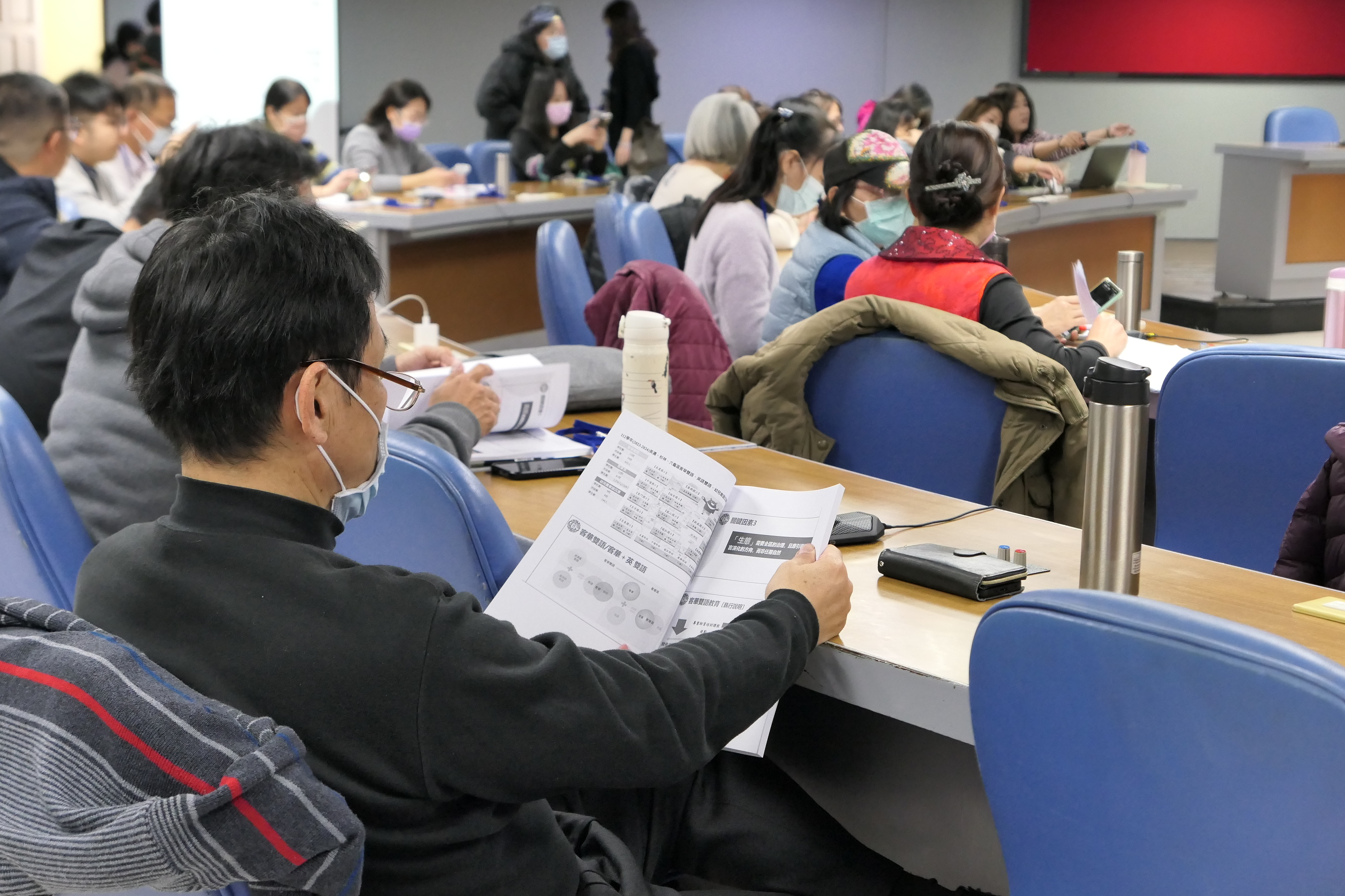 圖2 客委會舉辦工作坊，期盼透過學校老師之間的討論交流，將客語更好的融入教學課程。.JPG