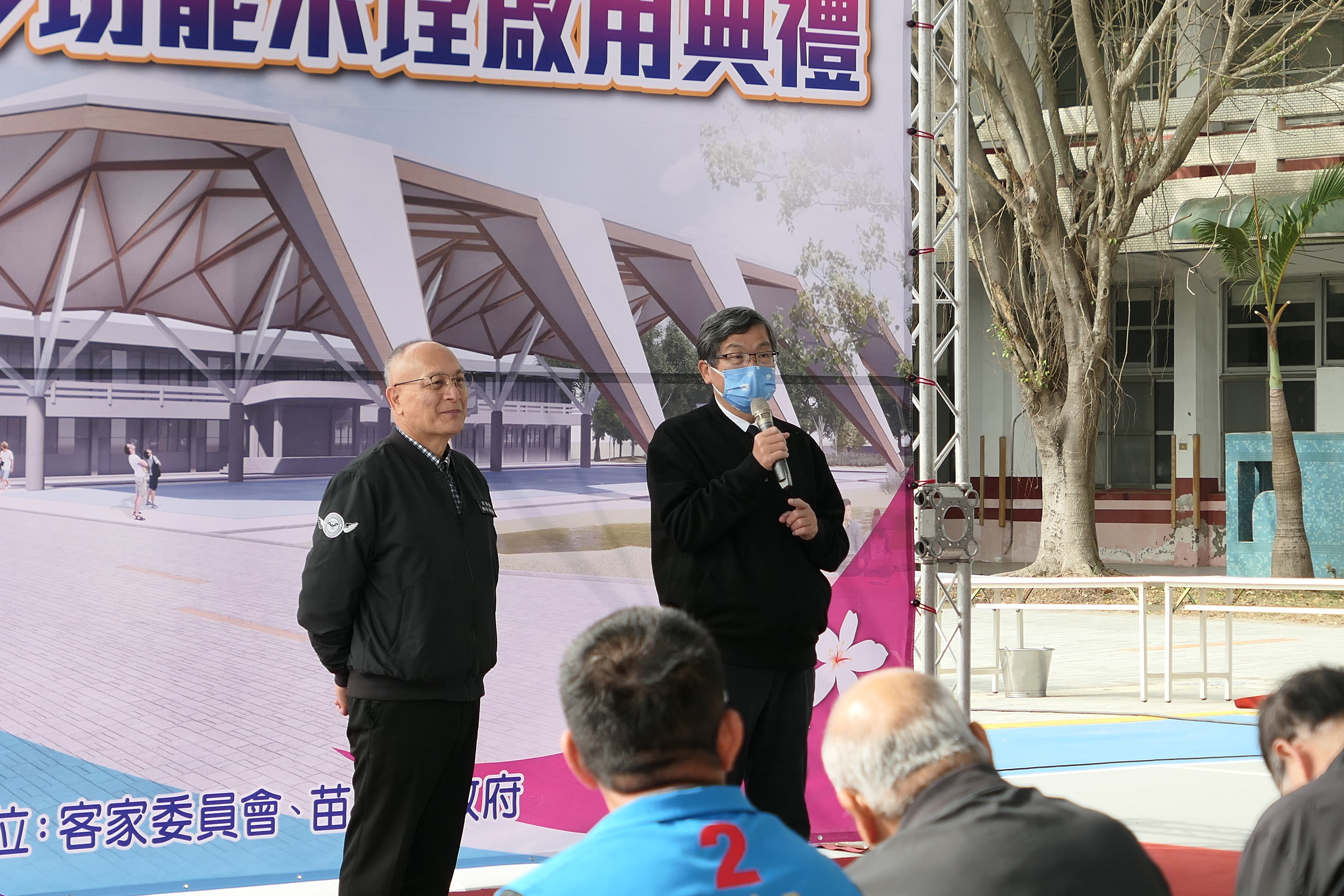 圖1客委會主委楊長鎮致詞，旁為造橋鄉公所鄉長徐連斌.JPG