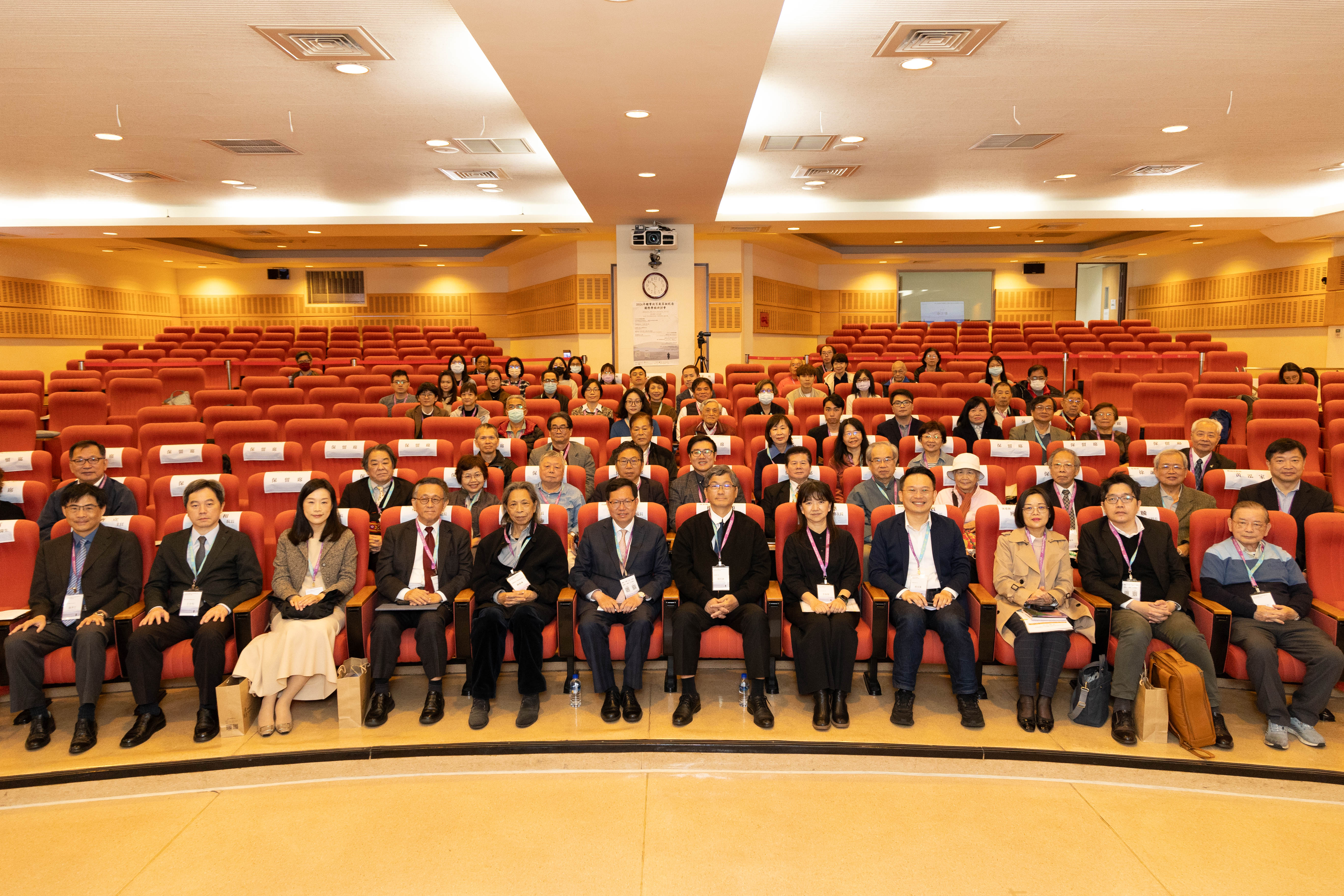 圖4「2024年鍾肇政百歲冥誕紀念國際學術研討會」開幕式大合照.jpg