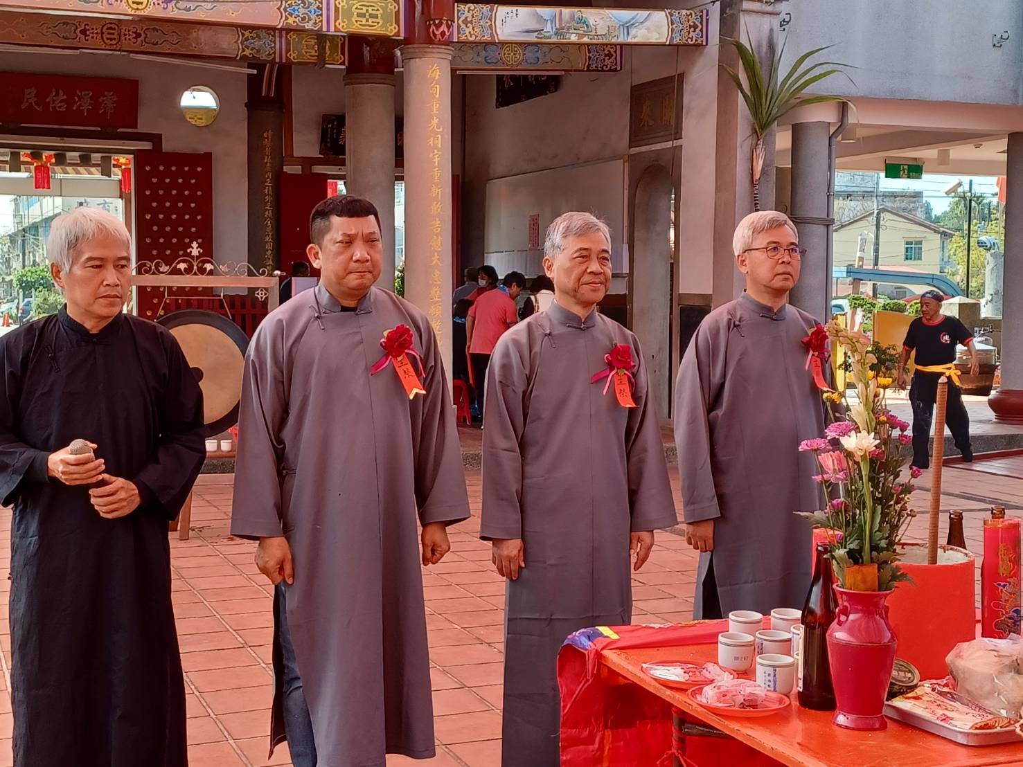 圖1 今日春祭忠義大典依現場人員引導進行三獻禮儀式，場面莊嚴隆重.jpg