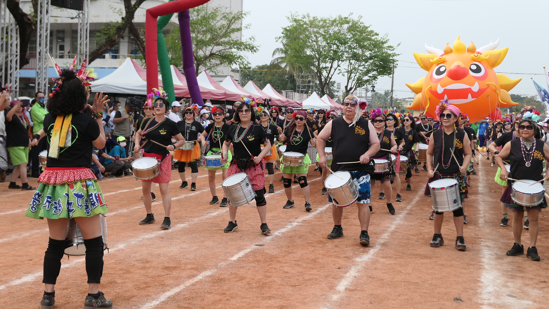 圖5 屏東麟洛鄉的地主隊，隊伍陣仗龐大有氣勢.jpg