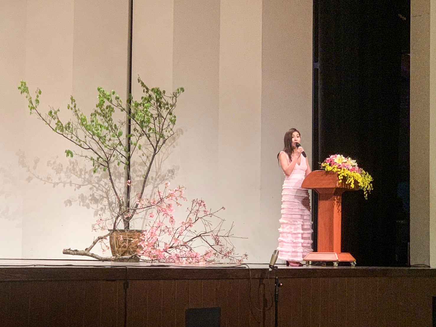 圖7本屆「第15屆紀念鄧雨賢音樂會」由山狗大後生樂團林鈺婷Rita擔任主持.jpg