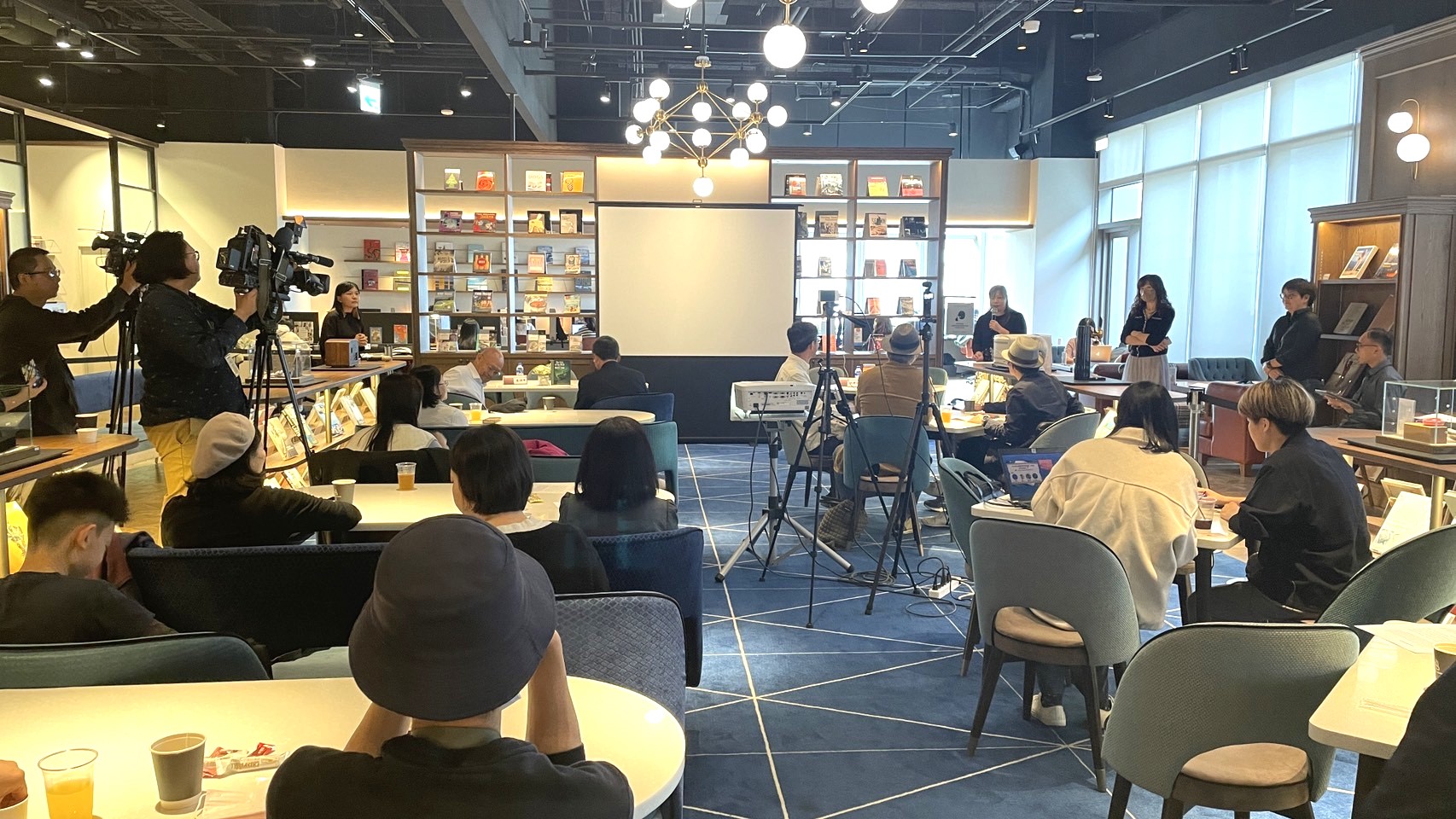 客委會在台北松山蔦屋書店辦理「從世界名著翻譯談客語新創」座談會.jpg