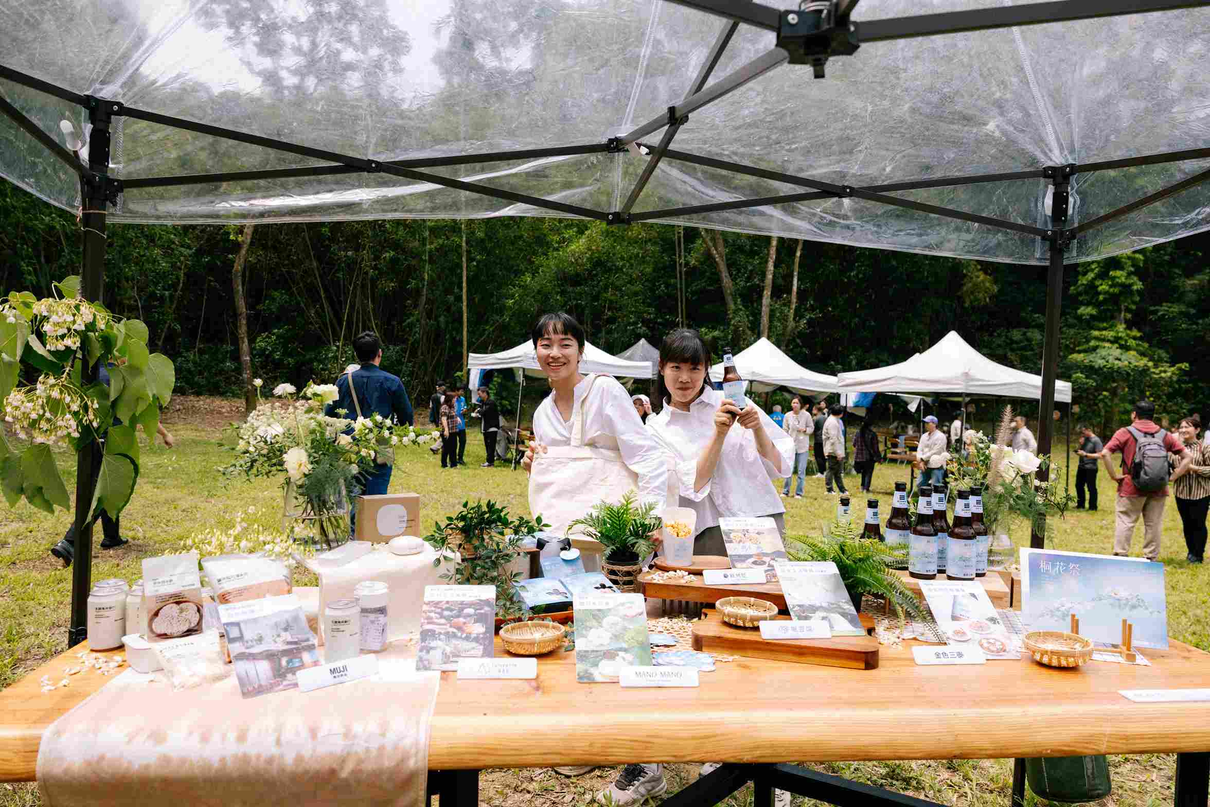 圖7今年桐花祭聯名各式商品，包含MUJI無印良品、MANO MANO馬卡龍、金色三麥等品牌.jpg