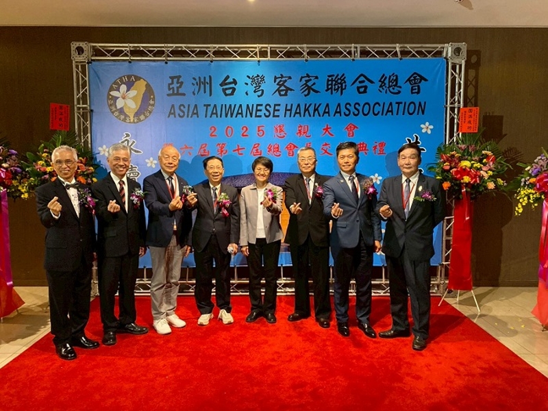 客委會古秀妃主委與貴賓們合影留念1