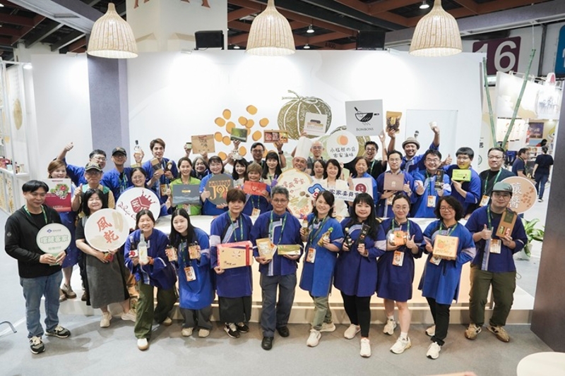 今年台灣美食展以「風土醞釀」為主題,客家館邀集35家業者共同參展,透過各地代表性產品,讓民眾一次認識台灣多元的客庄飲食文化