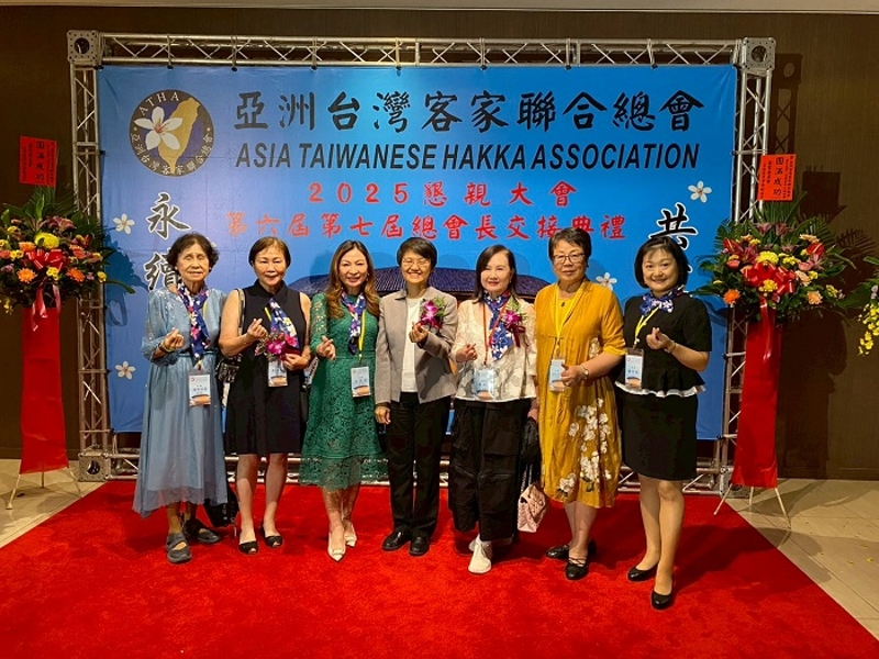 客委會古秀妃主委與貴賓們合影留念2