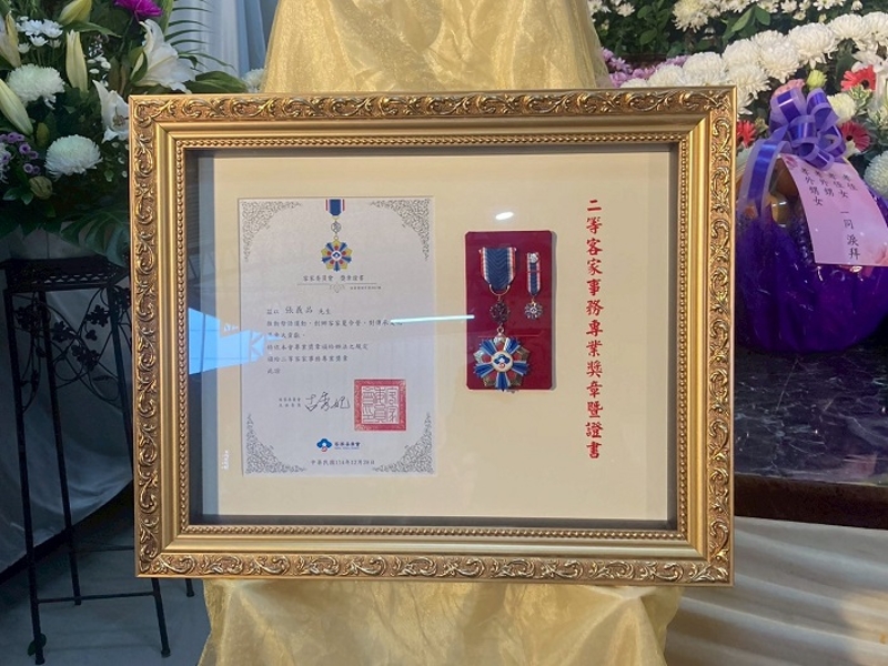 客委會頒贈張義品先生二等客家事務專業獎章，表彰其卓越貢獻。