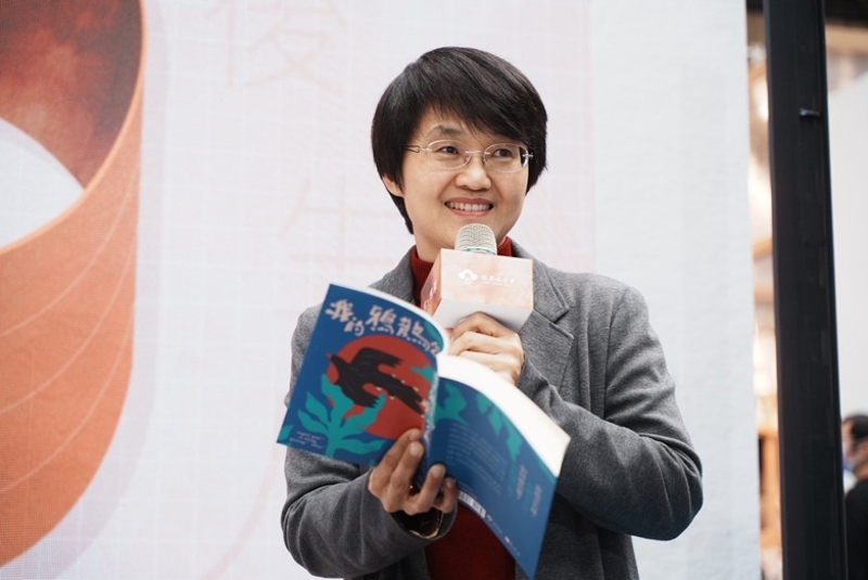 客委會古秀妃主委 致詞及介紹客家館經典書籍特色