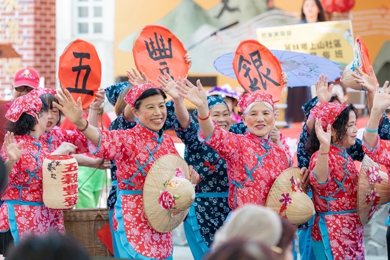 踩街遊行隊伍表演（照片來源：總統府提供）