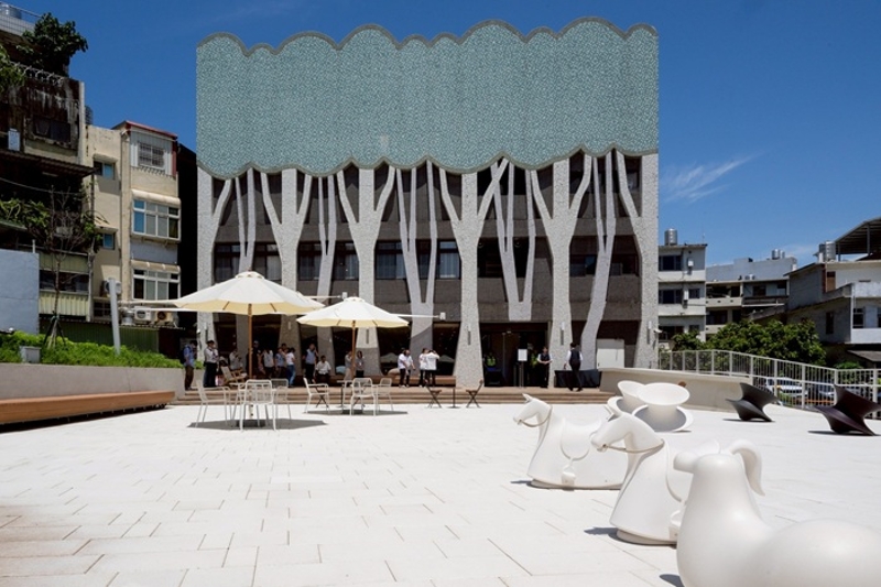 竹北市立圖書館福德分館打造結合閱讀與休憩的多功能綠地