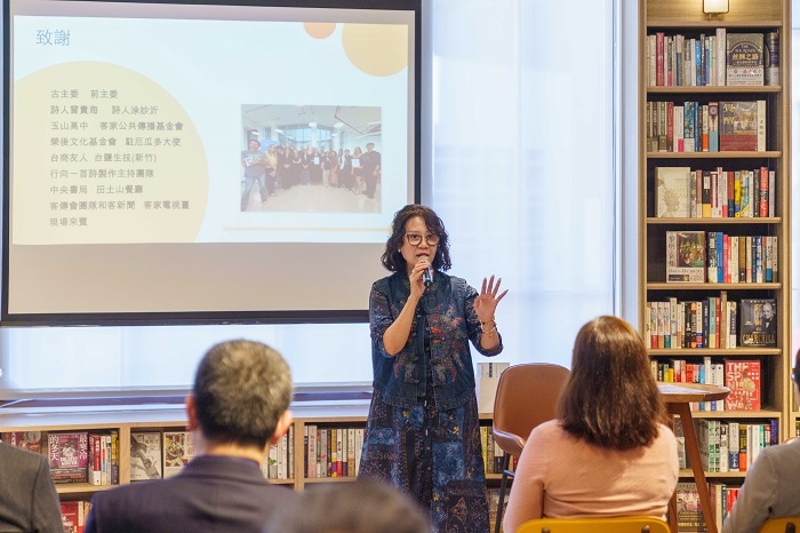 詩人張芳慈感謝這一路上幫助過她的人(照片來源:客家公共傳播基金會提供)