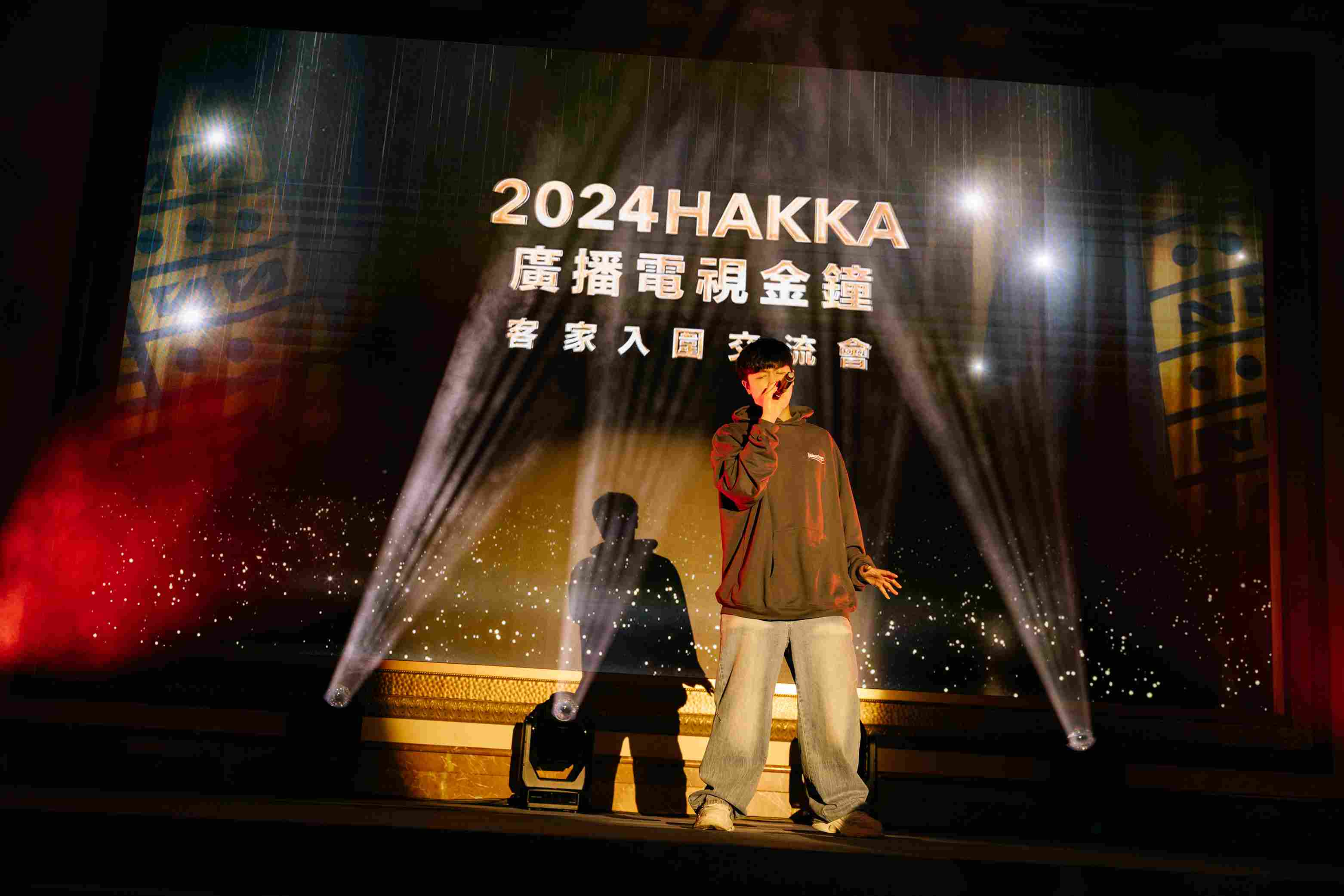 客家歌手彭柏邑以Rap串接本次廣播金鐘入圍作品