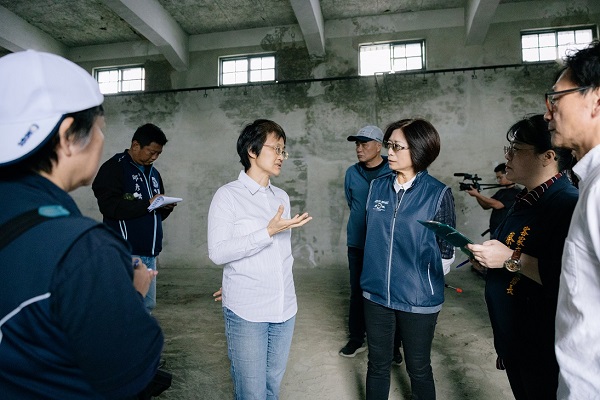 臺東縣關山鎮估透過招牌設計、舊宿舍及穀倉整修改善市容，圖為穀倉