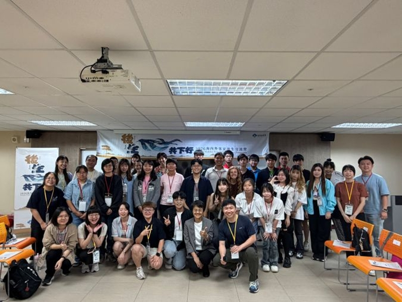 「2026海內外客家後生交流營」登場_古主委與海內外客家後生合影