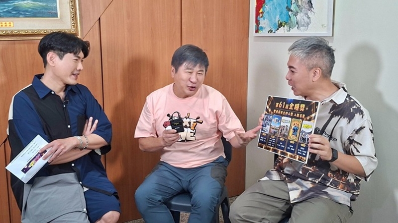 胡瓜錄製《娛樂超skr》期間接受專訪,分享挑戰客語實境節目《胡來旅行社》的拍攝趣事與金鐘入圍心情。