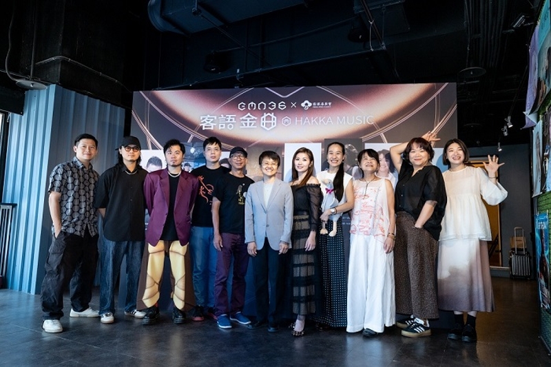 客委會主委古秀妃與金曲客語入圍者合照 2