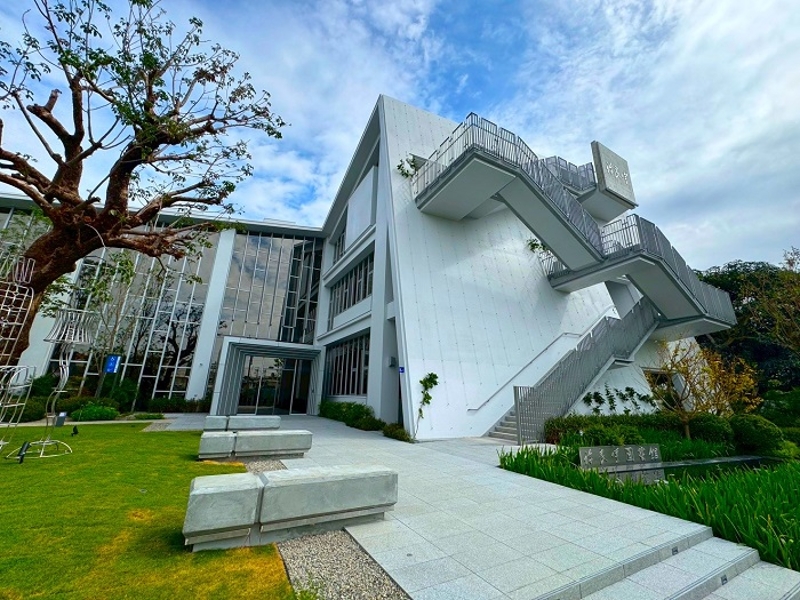 圖書館開館典禮將於今年12月26日舉行，客委會預祝圖書館年底順利落成啟用