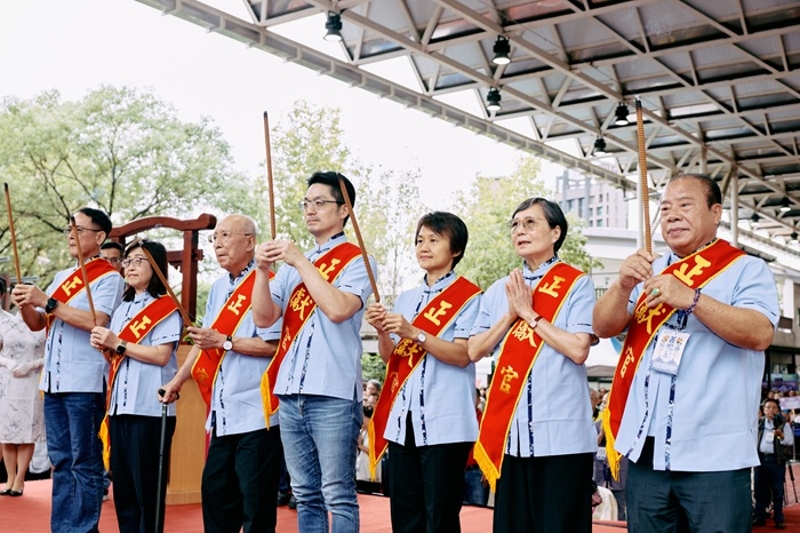 古主委共下上香祈福
