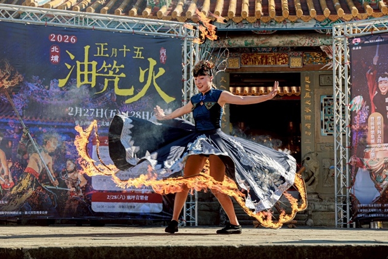 「即將成真火舞團」帶來精彩的開場表演，為活動揭開序幕