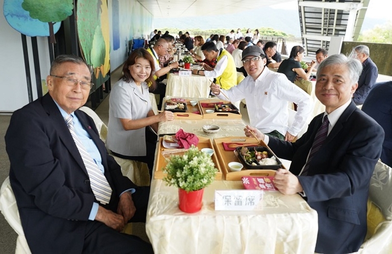 臺灣客家文化館館慶做生日各界獻上祝福，客發中心與臺鐵公司的首次異業合作，共同推出限量聯名「幸福食客便當」