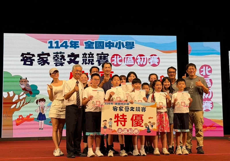 范佐銘副主委頒發「客語口說藝術」特優學校
