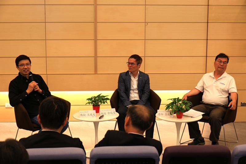 「全國客庄村史第二期新書發表會」，王政文教授、俞龍通教授與黃啟仁委員(由左至右)共同對話分享