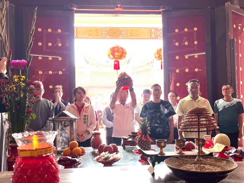 聖火引燃典禮為第61屆六堆運動會揭開序幕，以盤花祭祀忠勇公