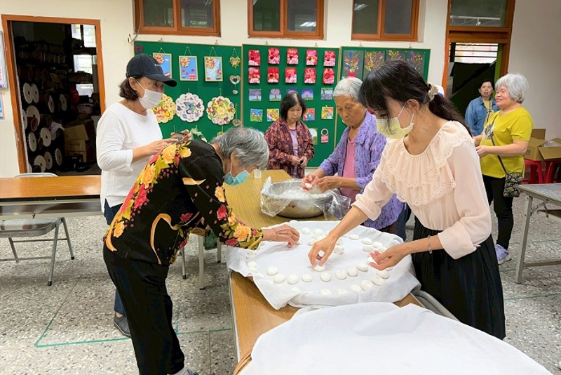 伯公照護站-中盛社區發展協會以共餐,作為連結社區長輩文化與情感的橋梁